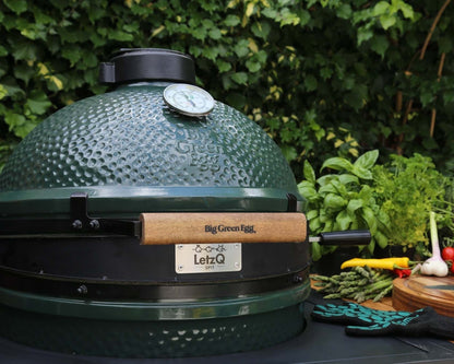 letzq spit large 18 inch im Big Green Egg Frontalaufnahme